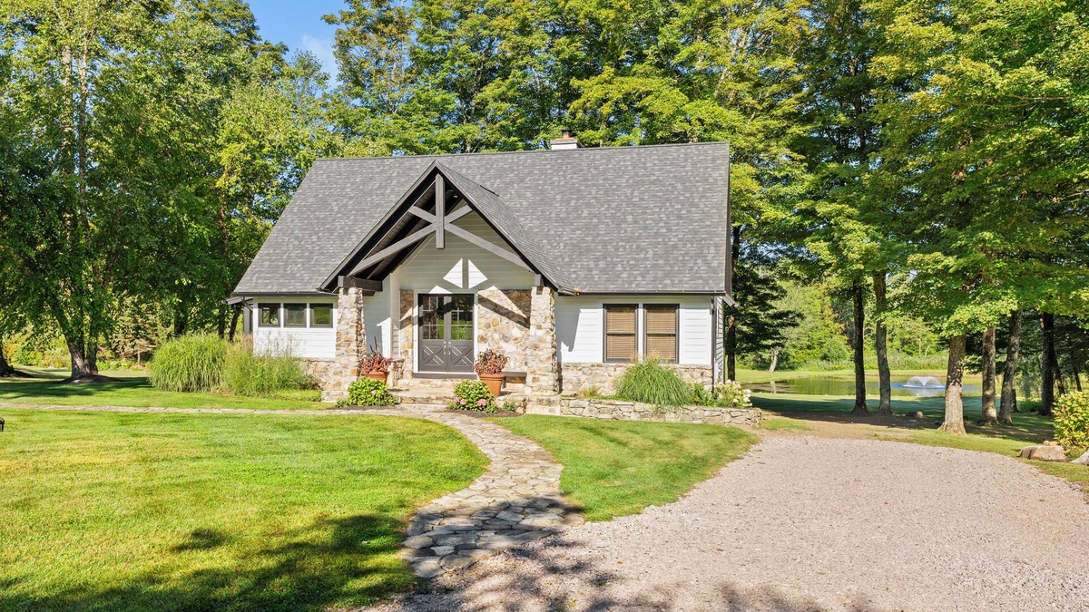 Goshen House | Whispering Estate Guest House - A Romantic Countryside Getaway