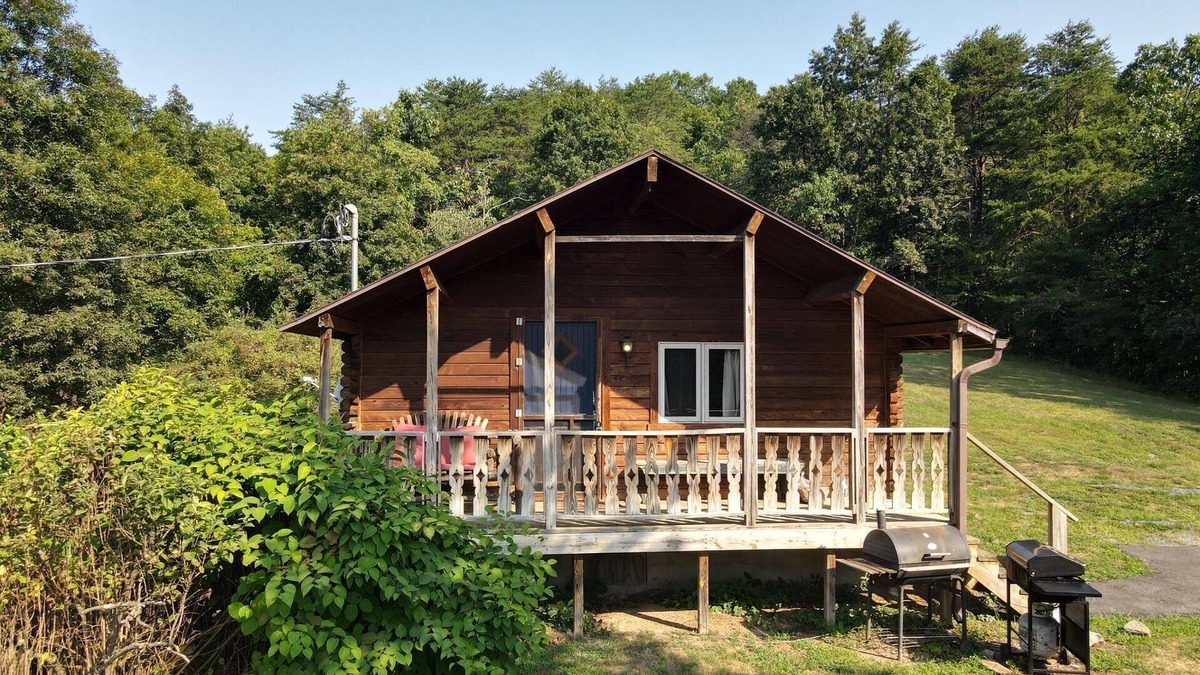 Berkeley Springs Cabin | Whispering Hills - Couples Getaway