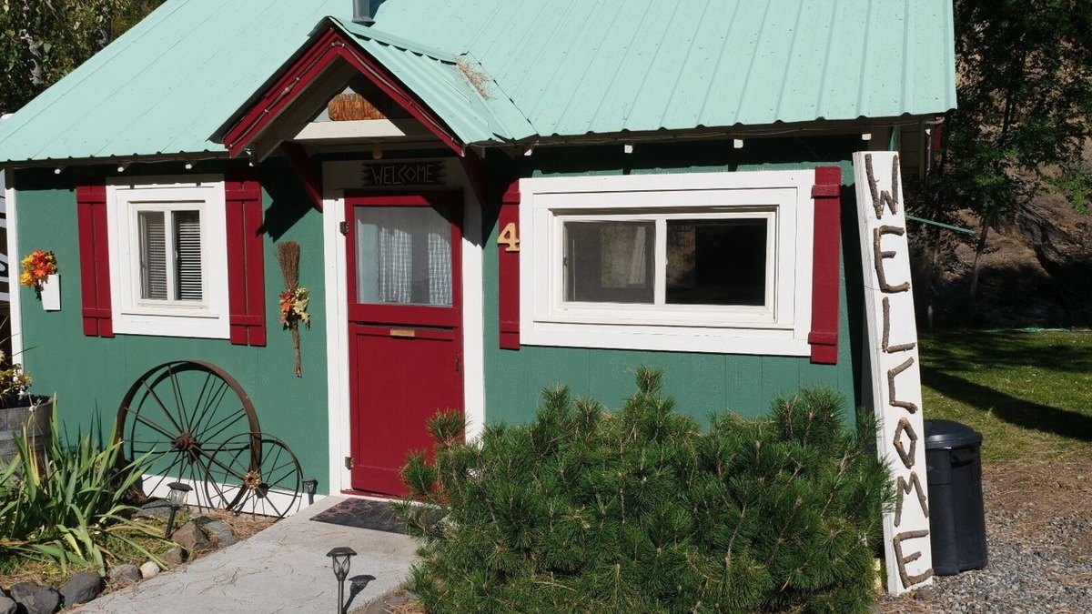 New Meadows Cabin | "Whispering Pine" - Cabin 4 by the Little Salmon River