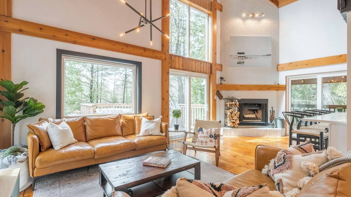 Burnt River Cottage | Whispering Pine Lakefront Four Season Cottage