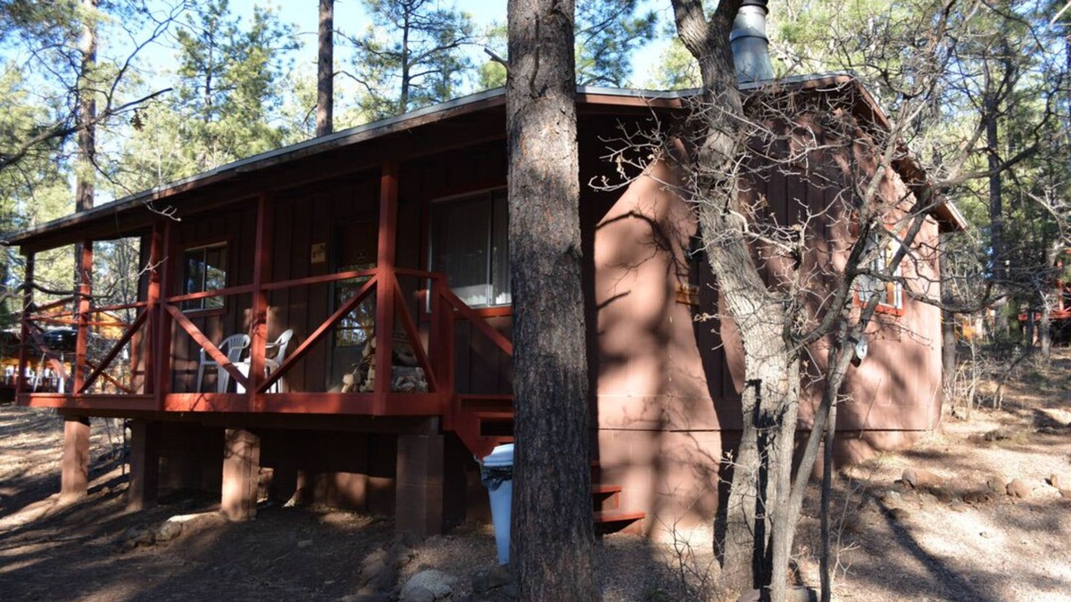 Pinetop-Lakeside Cabin | Whispering Pines - Cabin 35 (Spa Tub)