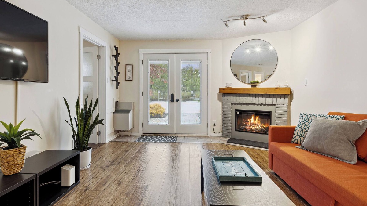 Collingwood Apartment | Whispering Pines Escape