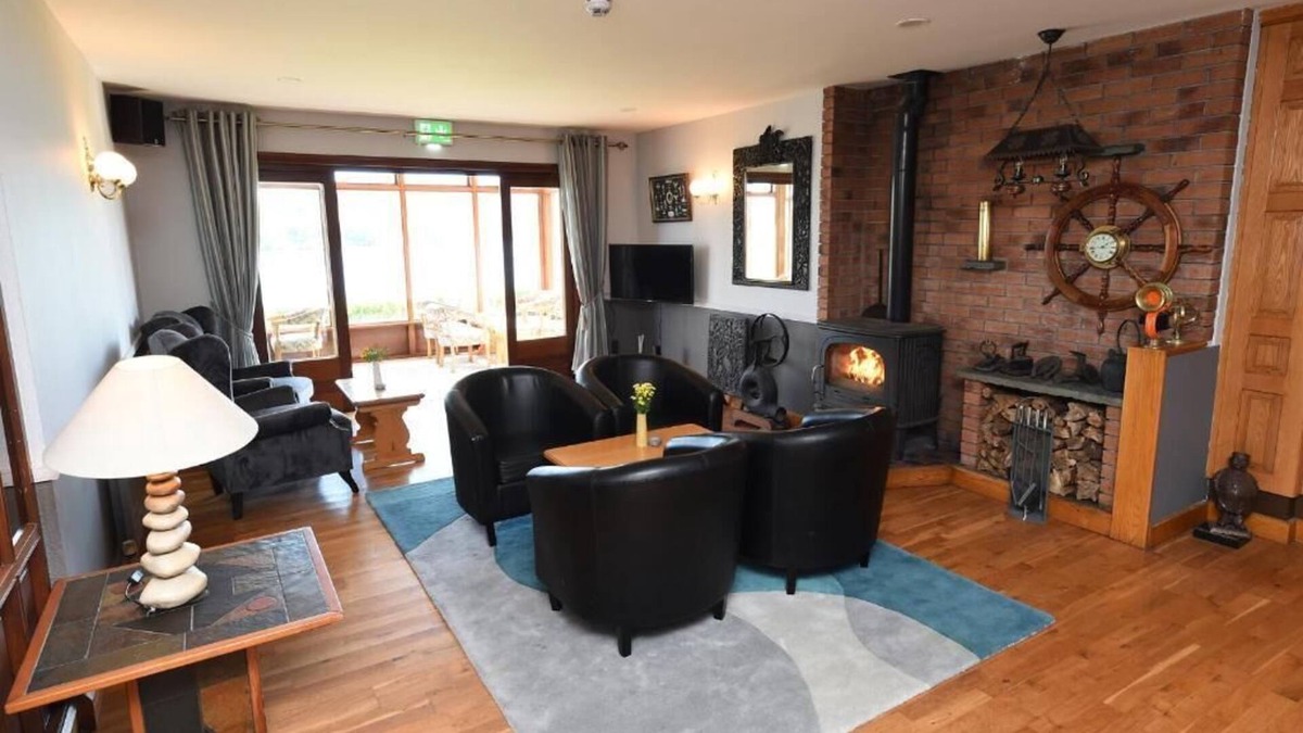 Crosshaven Hotel | Whispering Pines