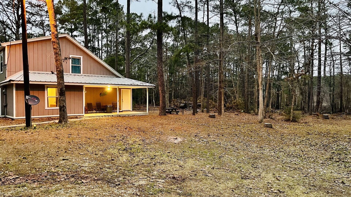 Broaddus House | Whispering Pines is nestled in the beautiful piney woods in East Texas.