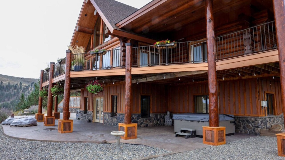 Baker City Apartment | Whispering Pines Lodge