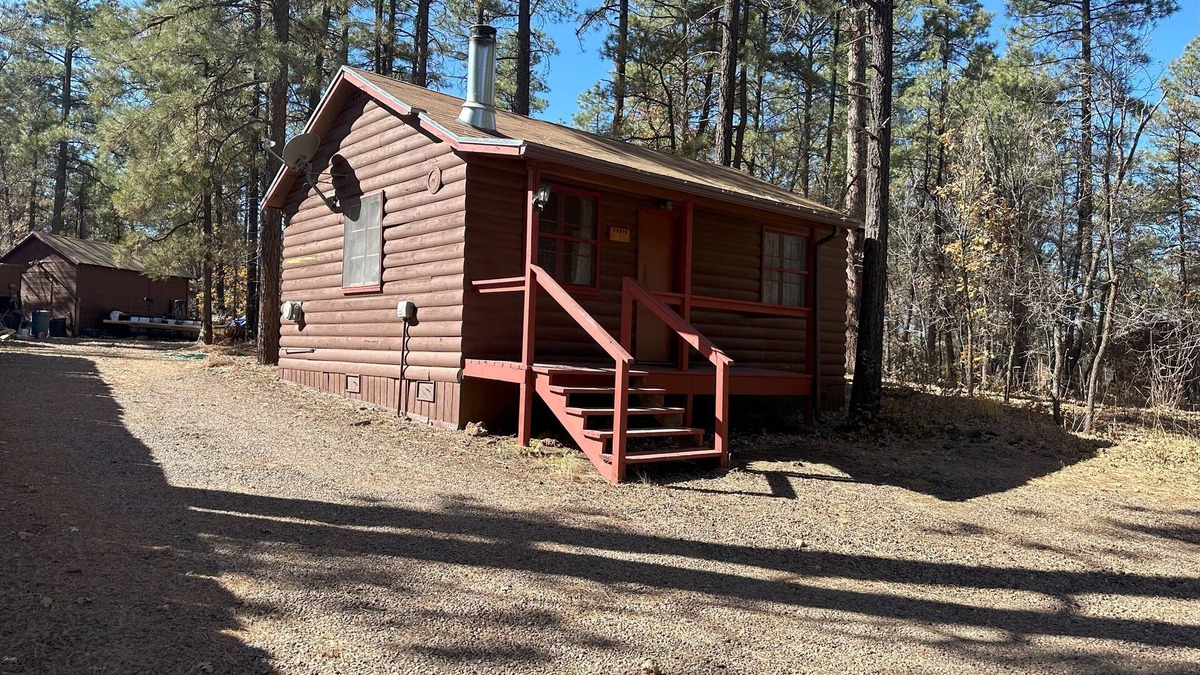 Pinetop-Lakeside Cabin | Whispering Pines Resort-Cabin #1(Highway Front)