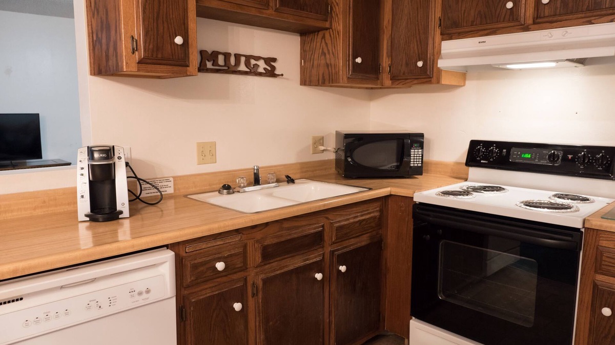 June Lake Hotel | Whispering Pines