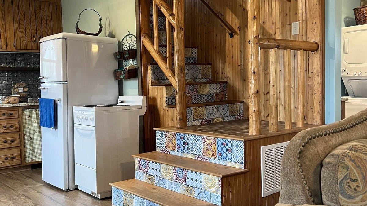 Pfeifer House | Whispering Wind Cabin where peacefulness and relaxation surrounds you