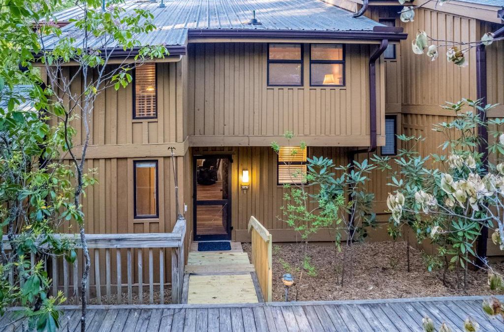 Sapphire Apartment | Whispering Woods Retreat