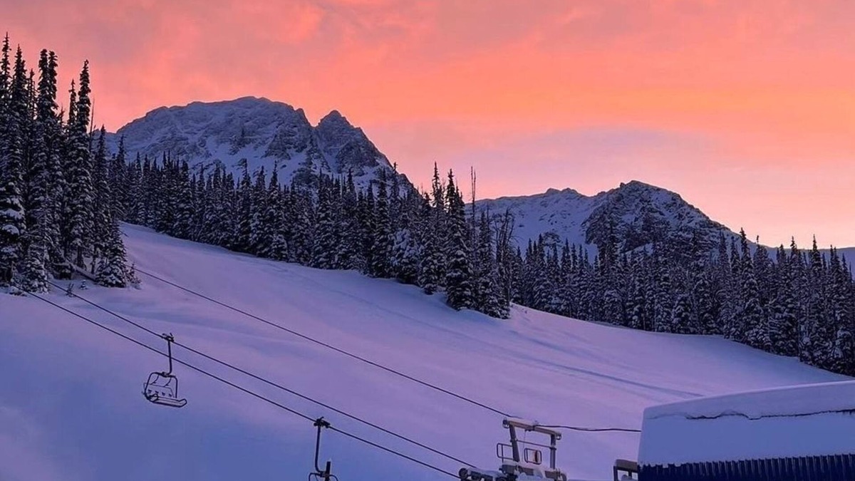 Upper Village House | Whistler Blackcomb Escape | Private Hot Tub & Cozy Mountain Views
