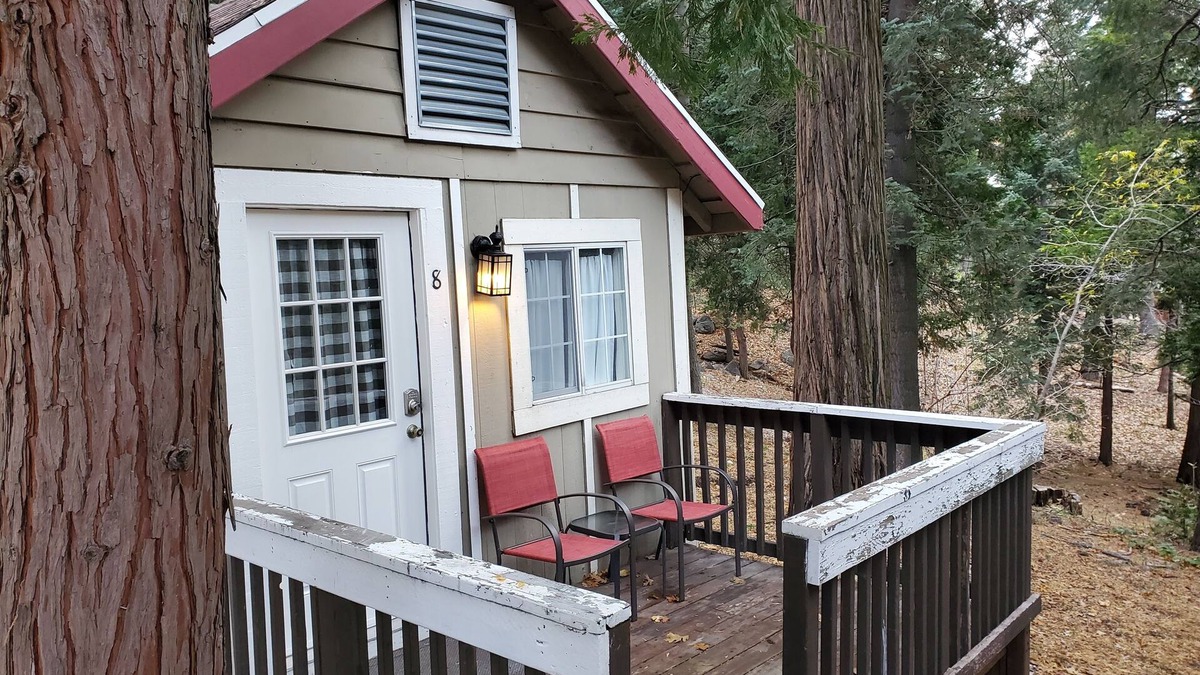 Twin Peaks Cabin | Whistling Woods Cabin at The Twin Peaks Lodge