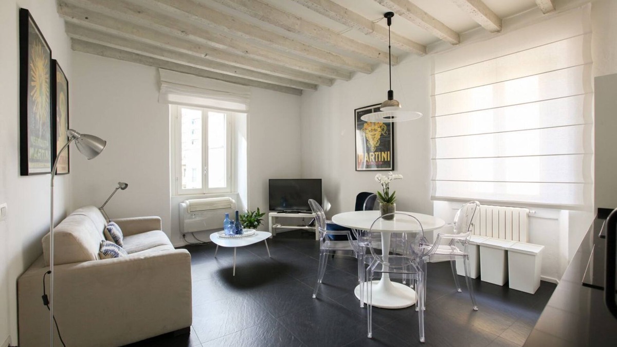 Porta Garibaldi Apartment | White and Blue Suite