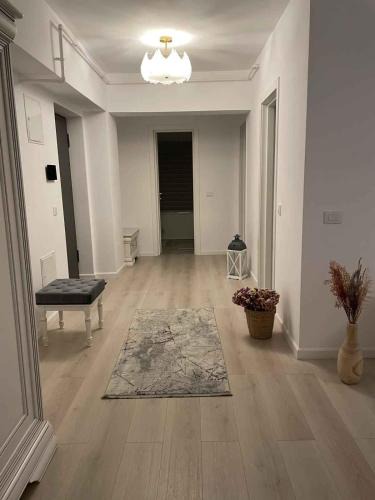 Tirgu Neamt Apartment | White Apartament