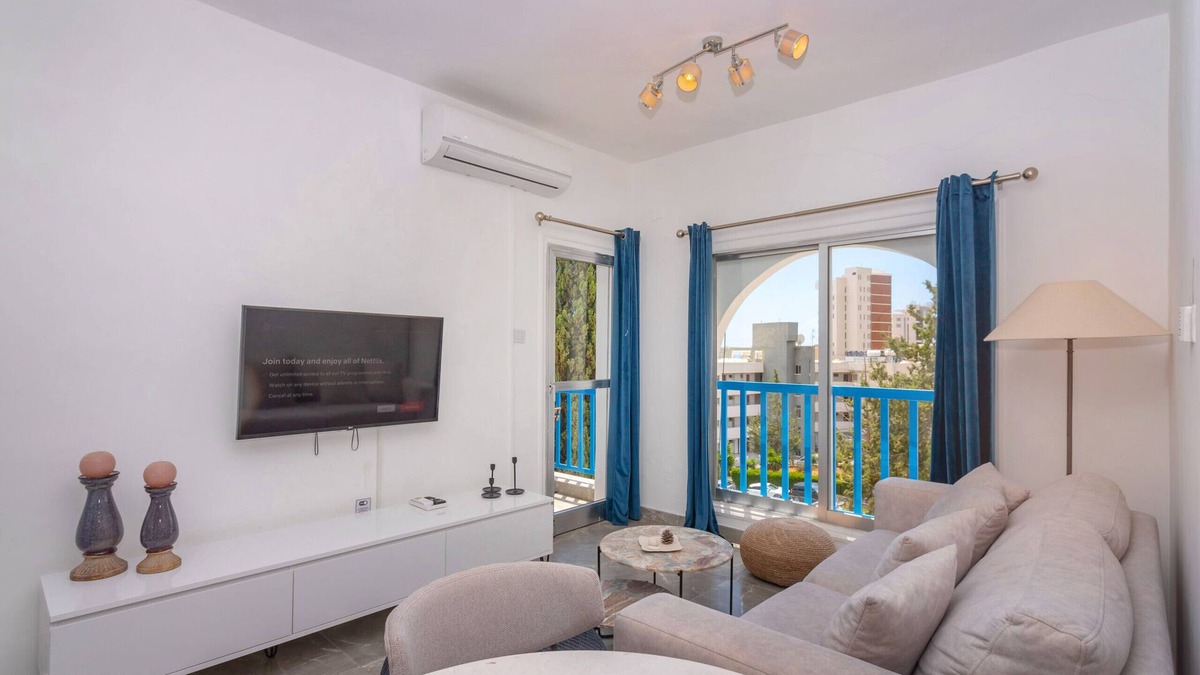 Agios Tychon Apartment | White Arches Sea View Apt No.2