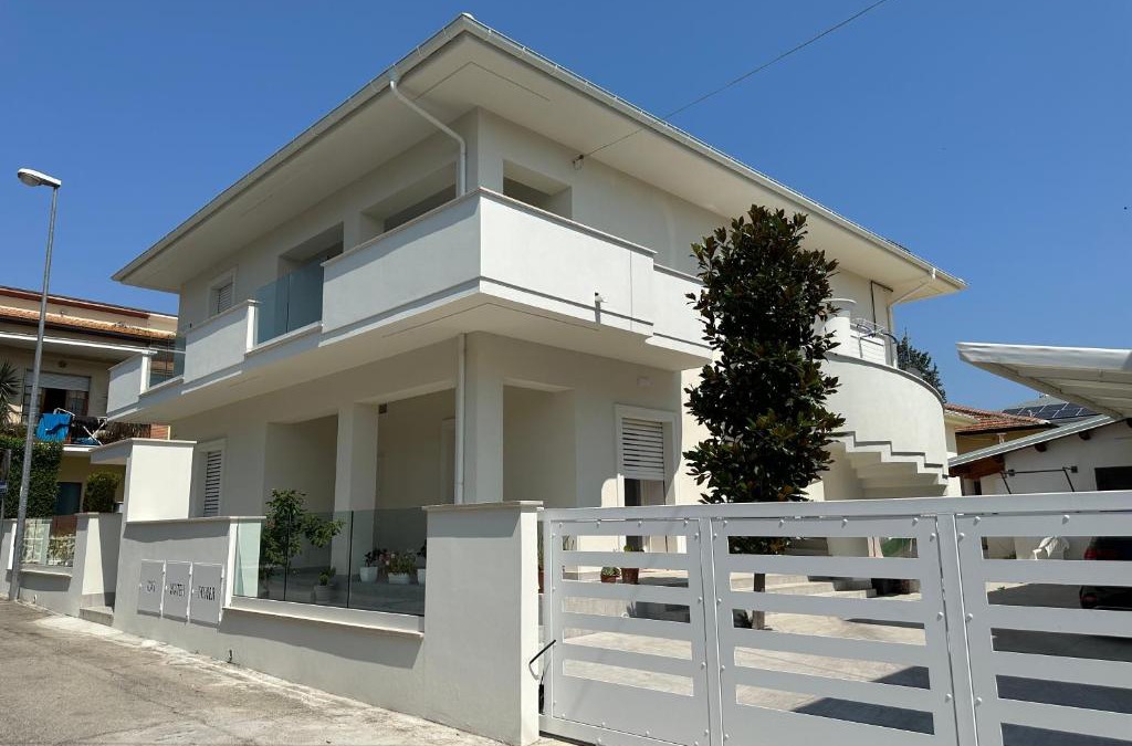 Morro dʼOro Bed & Breakfast | white B&B