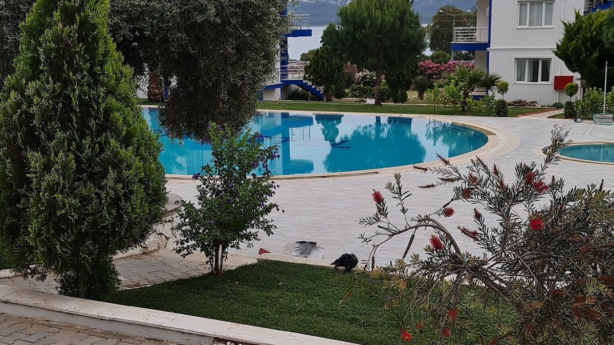 Akbuk Apartment | White Bay Resort 2 Bedrooms + 2 Bathrooms luxury beachfront aparts. max sleep 8