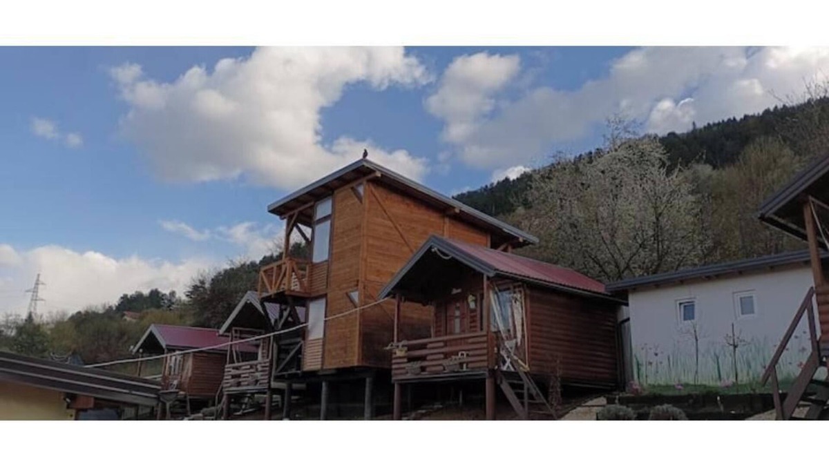Visoko Apartment | White Bosnian pyramid glamping