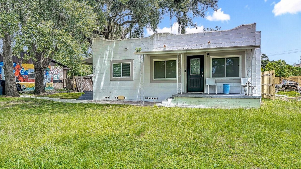 Temple Crest House | White Castle | 2 mi from Busch Gardens & Adventure Island