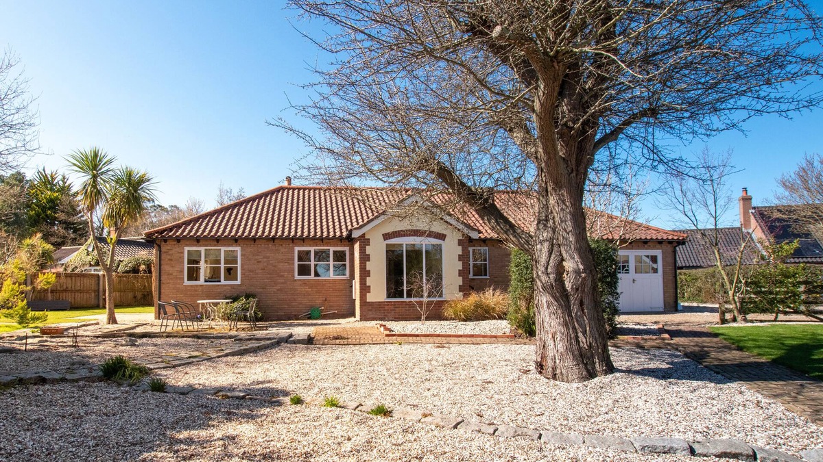 Westleton House | White Clouds - Three Bedroom House, Sleeps 4