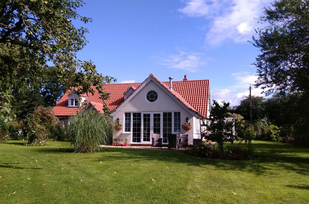 Keal Cotes Bed & Breakfast | White Cottage B and B