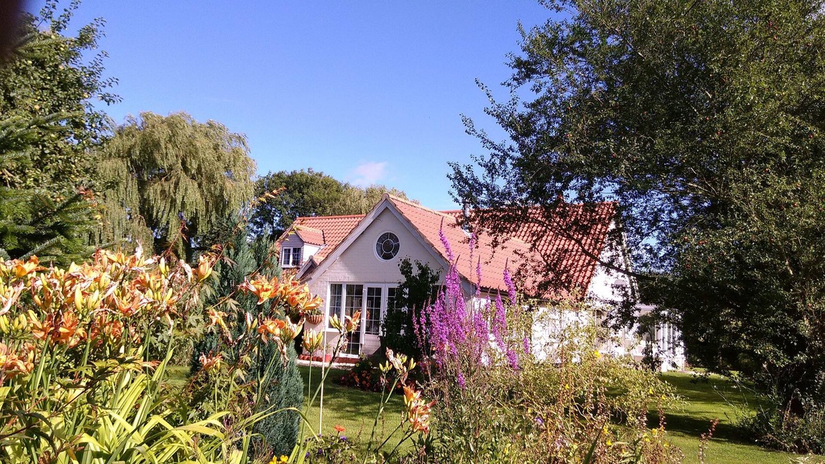 Keal Cotes Bed & Breakfast | White Cottage B&B