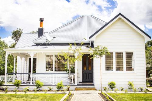 Matakana Villa | White Cottage