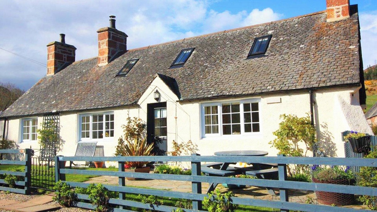 Golspie Cottage | White Cottage - UK7679