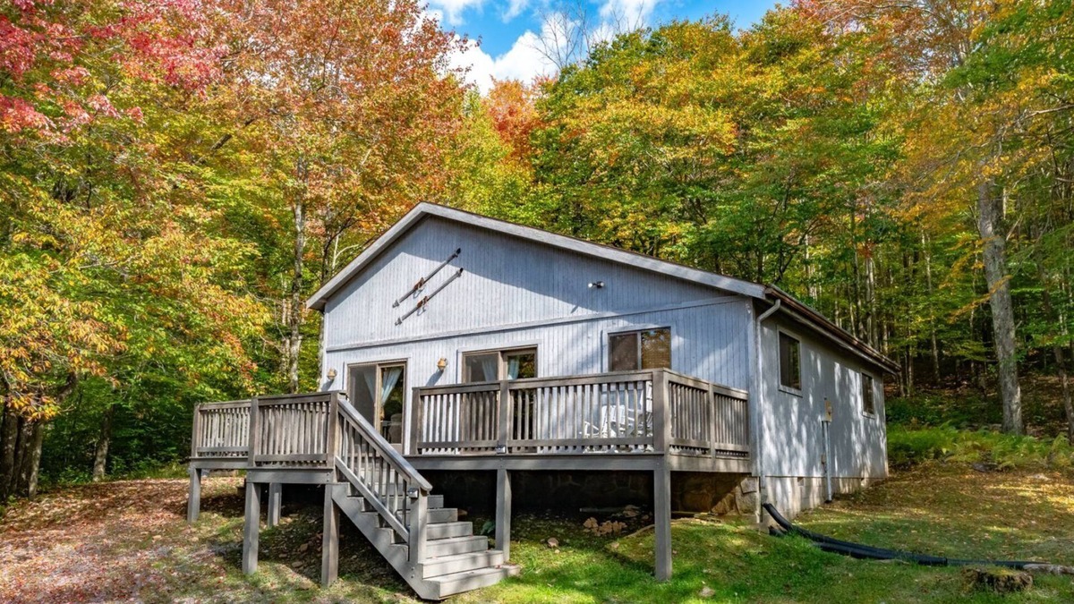Old Timberline House | White Deer - 134 Cabin Mountain RoadnnWhite Deer - Lake Access, Hot Tub, Pet Friendly, Keurig