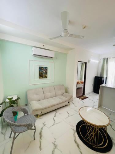 Gurugram Apartment | White Grass3 Cozy Apt in Gurgaon
