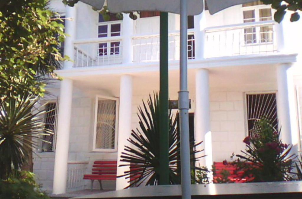 Makhinjauri House | White Guest House