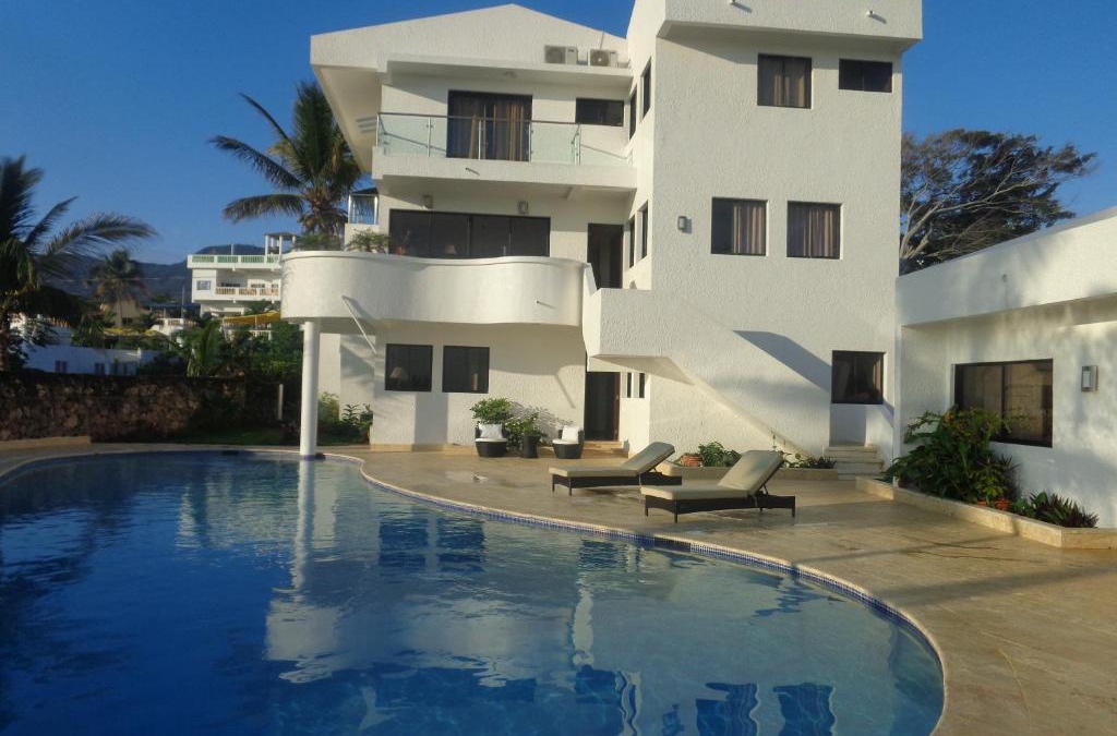 Costambar House | White House Mansion