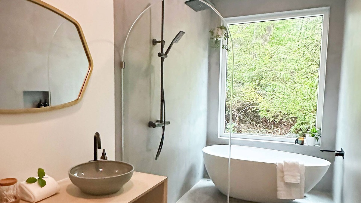 Ucluelet House | White Haus 2 - Private rainforest retreat close to beaches
