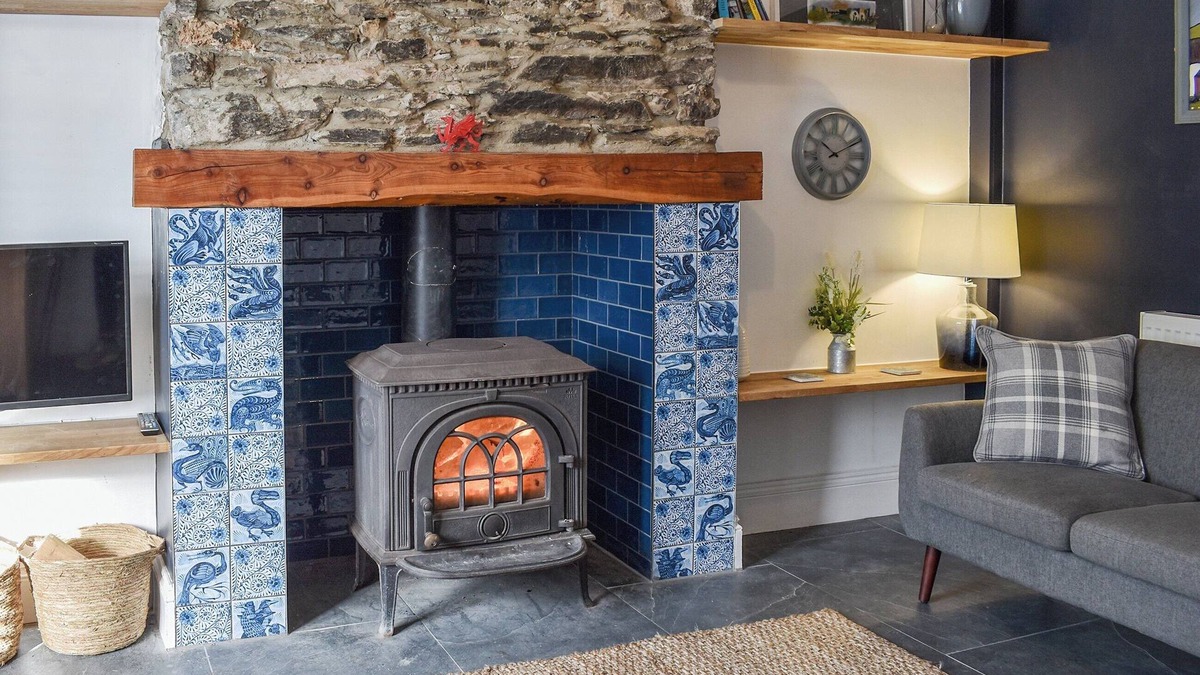 Newborough Cottage | White Horses - UK42776