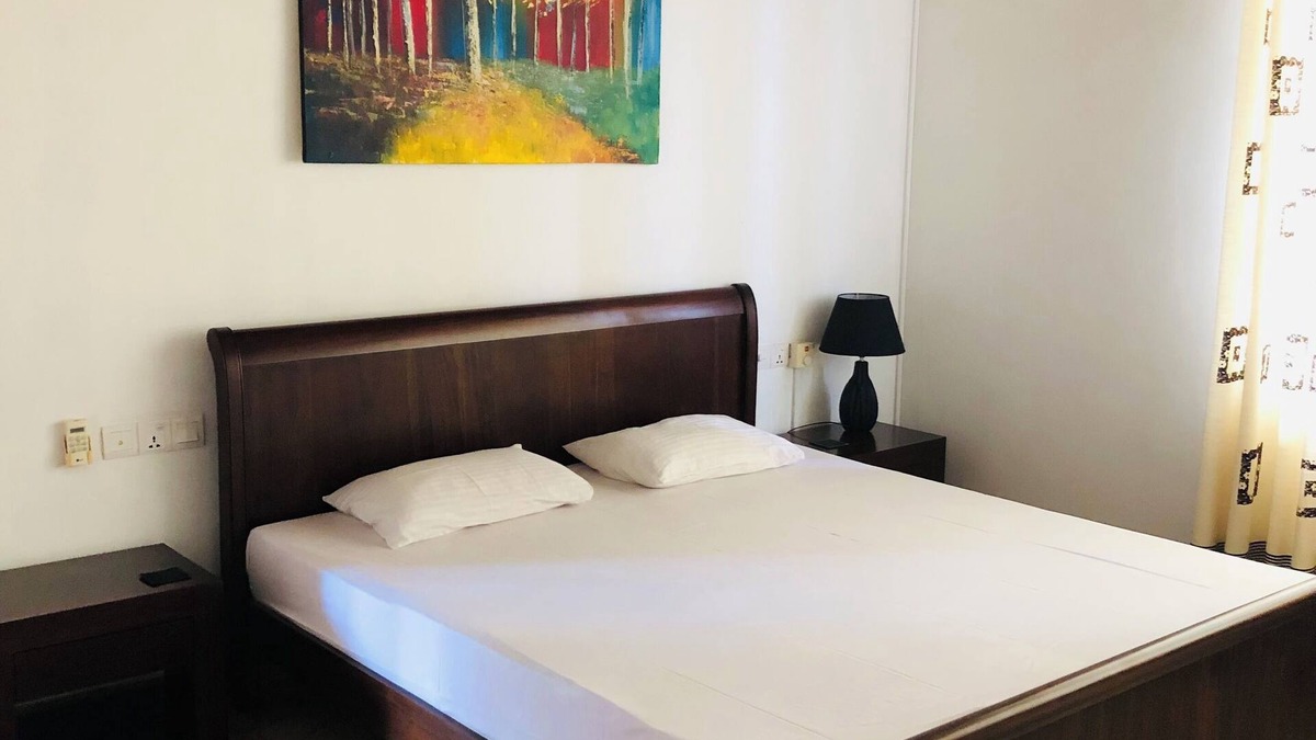Hendala Villa | White house 10 mins to beach 15mins to airport 15 mins to Colombo