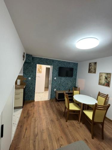 Haskovo Apartment | White House Apartments - Forest
