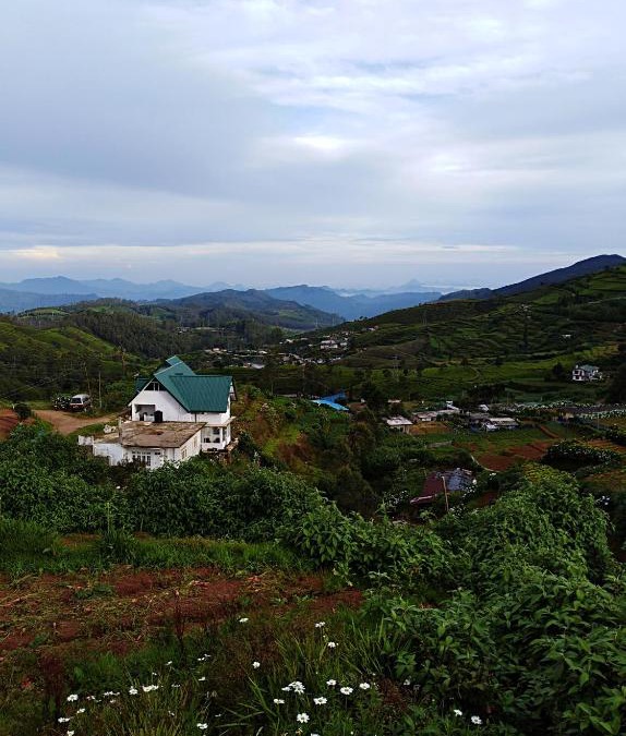 Nuwara Eliya House | White house