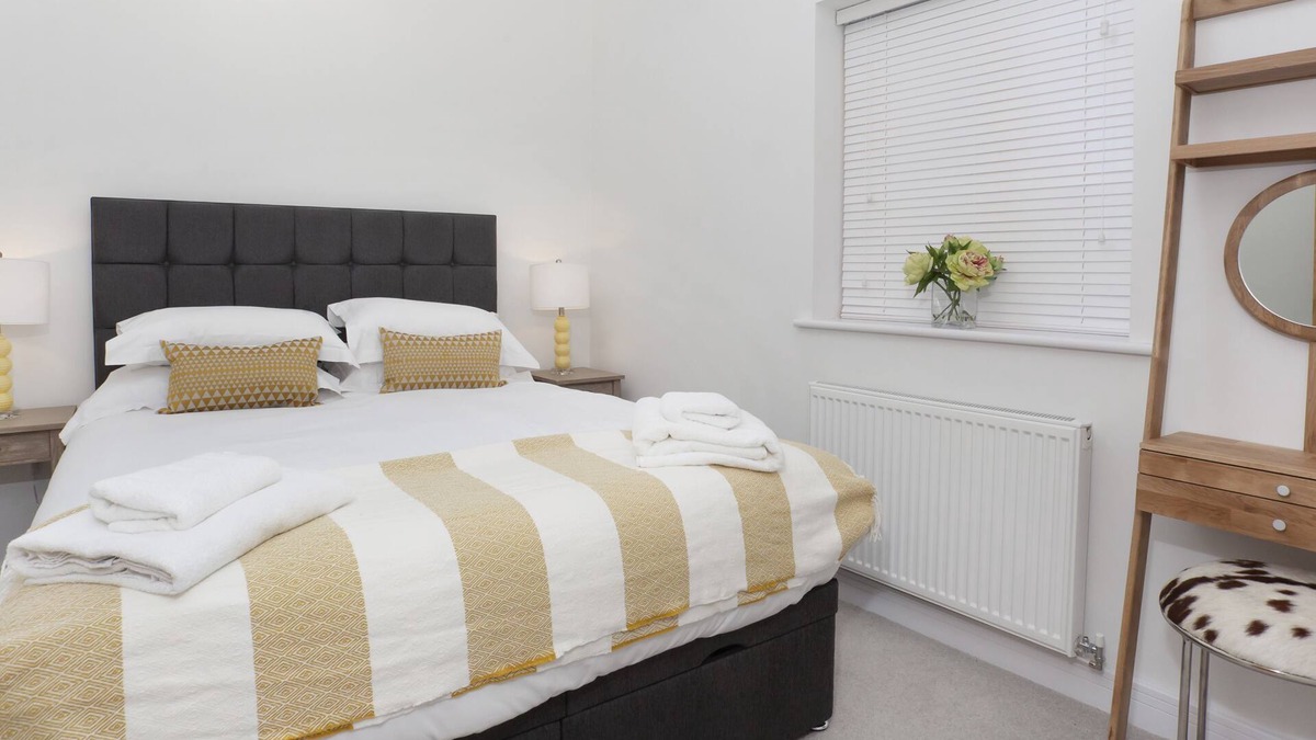 Huntington Apartment | White House Luxury Apartments- Apartment B