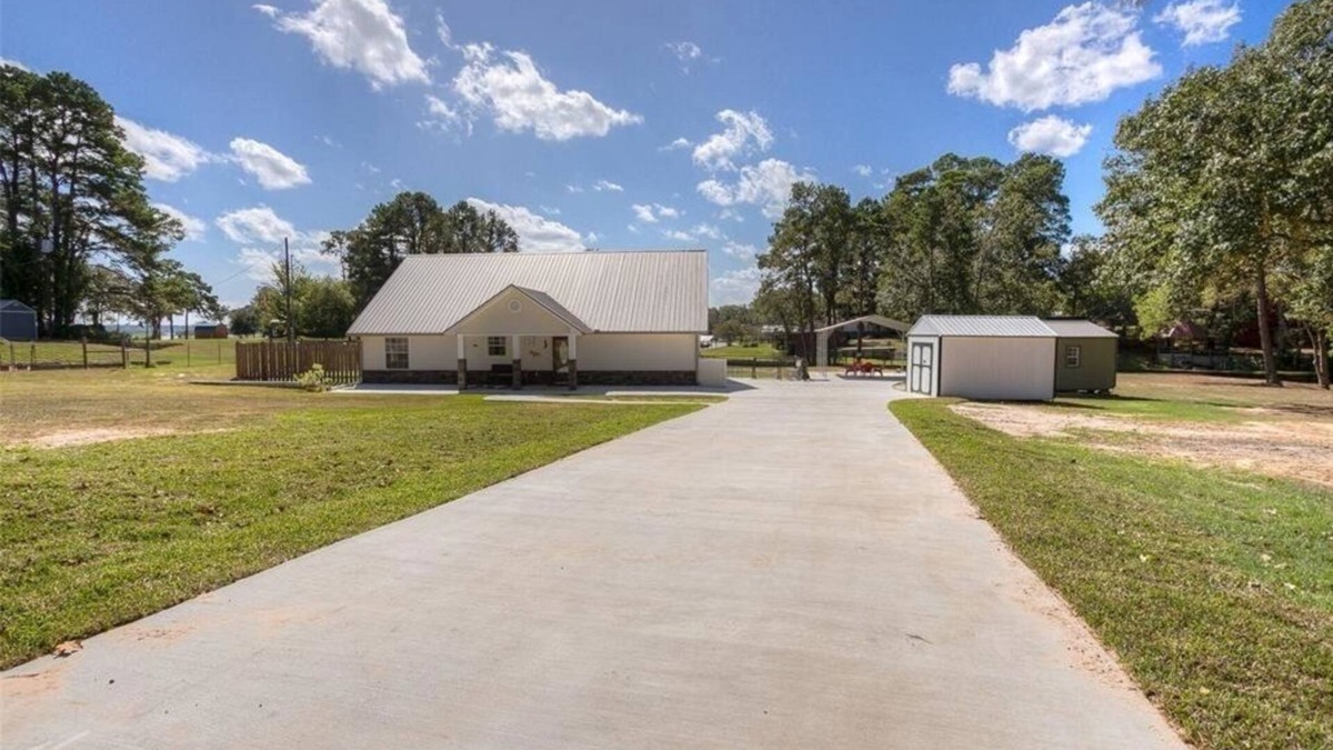 Trinity House | White House Retreat on White Rock Creek home on large acreage on the water