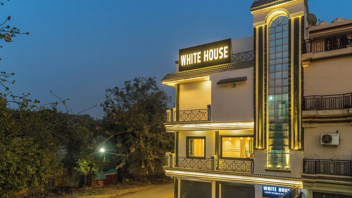 Jhusi Hotel | White House Royal Living