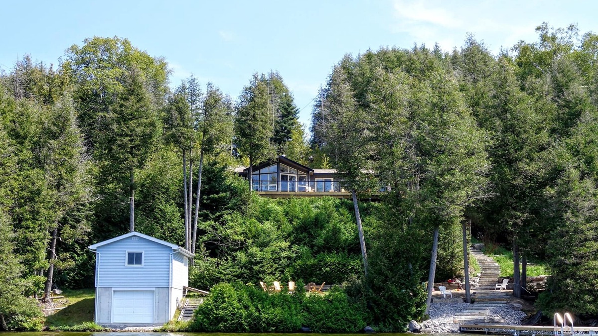 Douro-Dummer Cottage | White Lake Cottage - Kawarthas waterfront cottage with large, private frontage