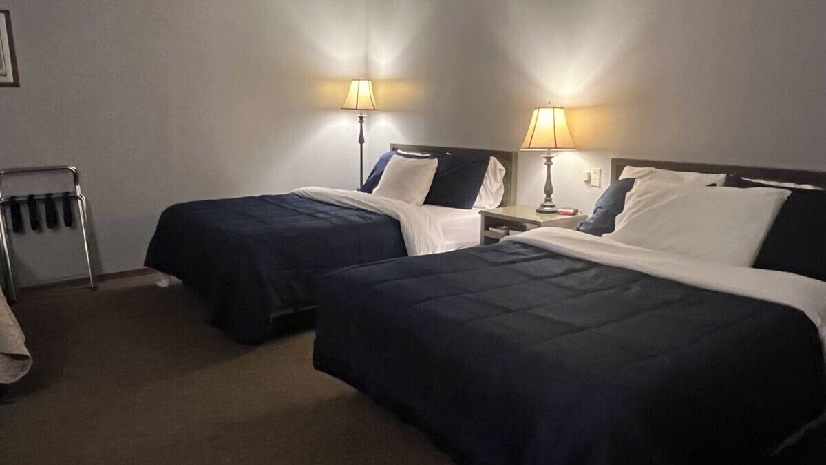 White Lake Cabin | White Lake Lodge - 2 Queen - Room 2 - Sleeps 4