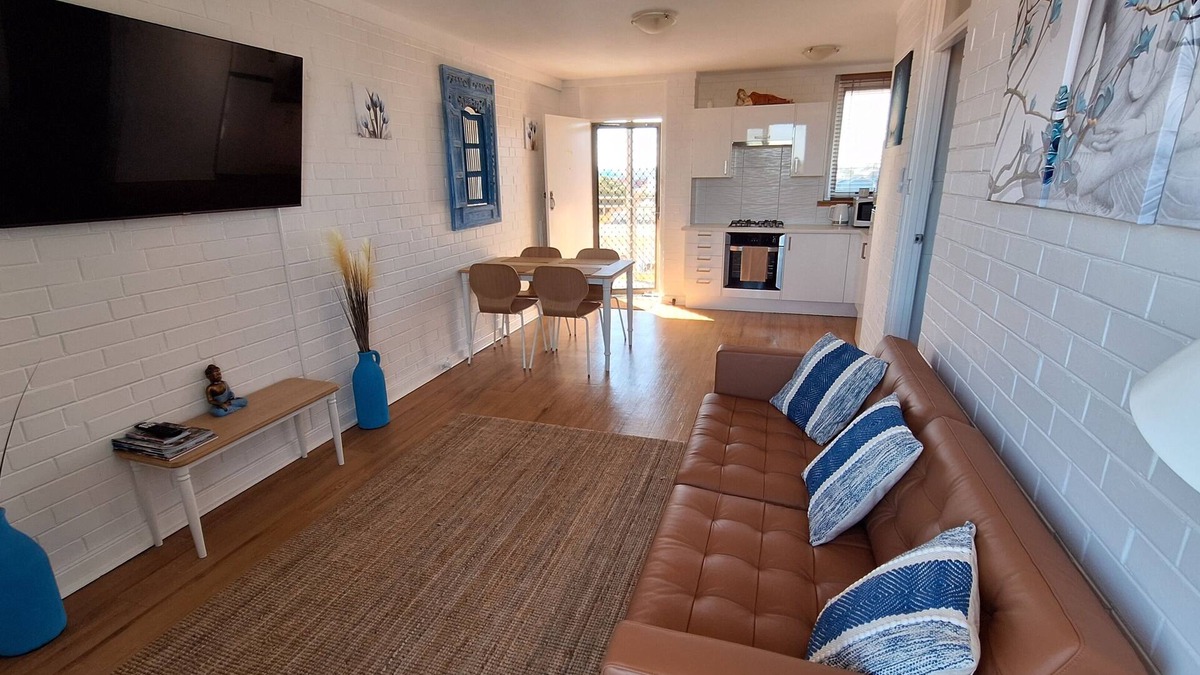 Fremantle Apartment | White Lotus - Freshly Renovated Central Fremantle Apartment With Panoramic Views