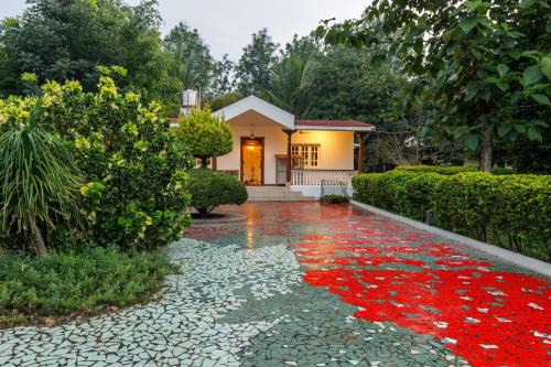 Narasapura Villa | White Lotus Villa by StayJadeJacuzziGames Room