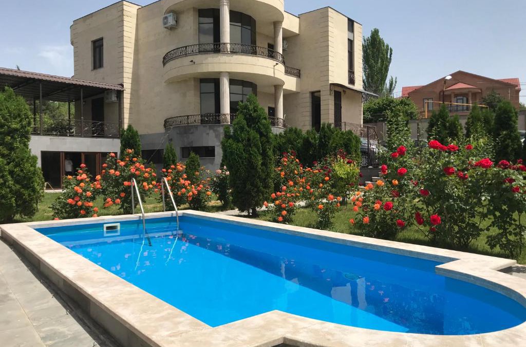 Nork-Marash Villa | White Luxury Villa With Swimming Pool In City Center
