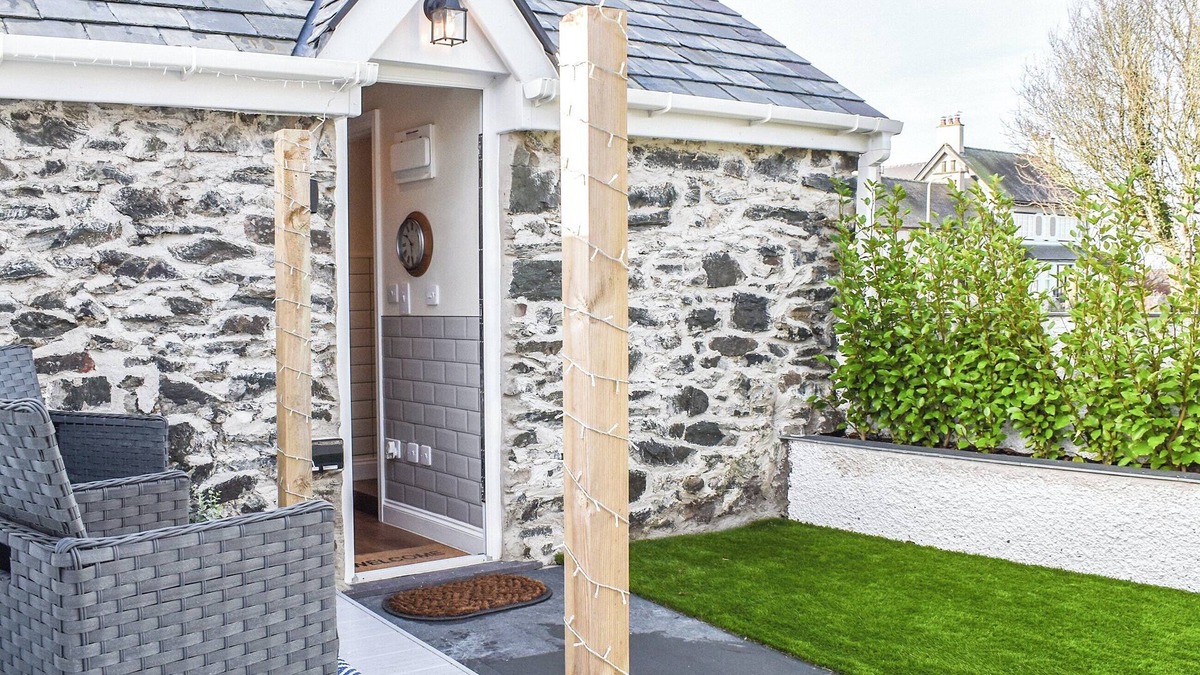 Newborough Cottage | White Mermaid - UK42775
