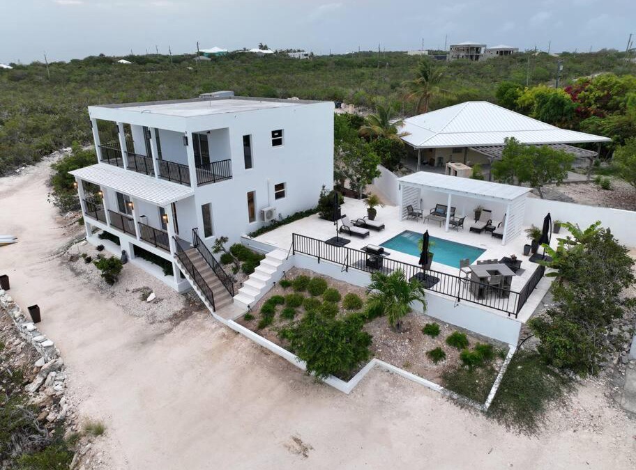 Venetian Road Settlement Villa | White Modern Flamingo Lake Villa