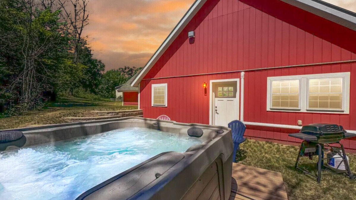Fryeburg Cabin | White Mountain Dream Cabin | 4 Acres + Hot Tub