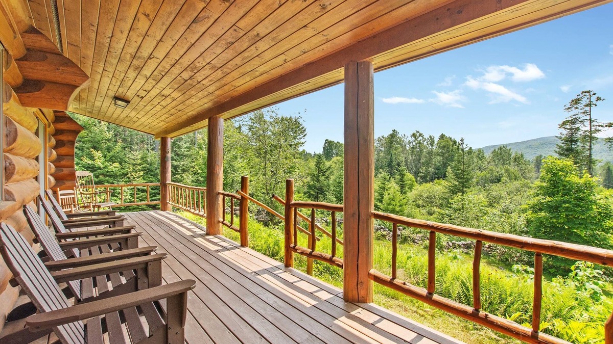 Dalton Cabin | White Mountains Log Cabin with Amazing Views
