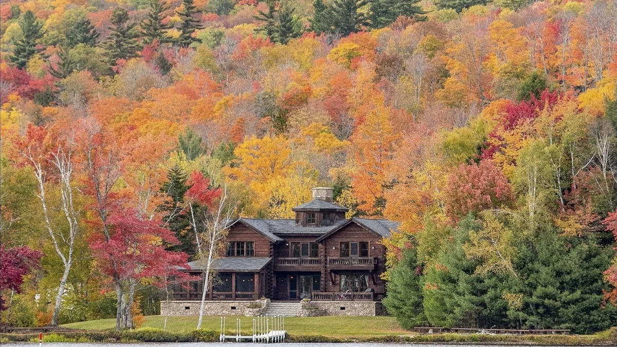 Rumney House | White Mountains - Magnificent & Private Lakefront Lodge