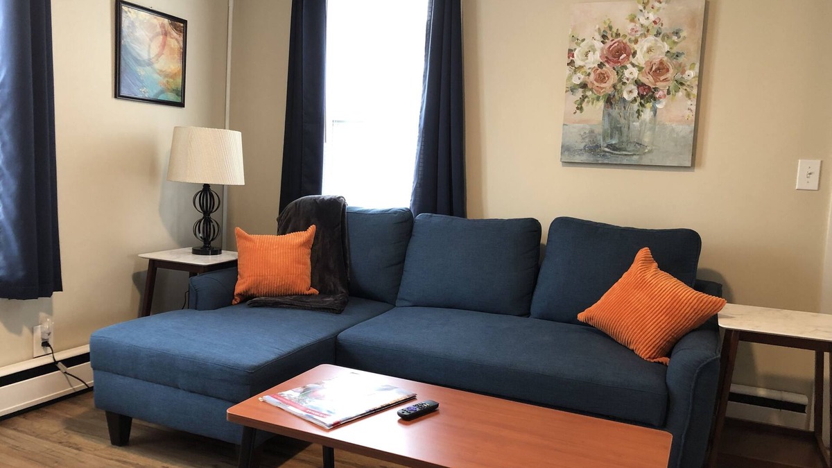 Berlin Apartment | WHITE MOUNTAINS RENOVATED 1 BEDROOM on Ground Floor
